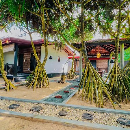 Sea Shell Villa Hikkaduwa 2 Separate Cabanas Ocean Front Villa Exterior foto